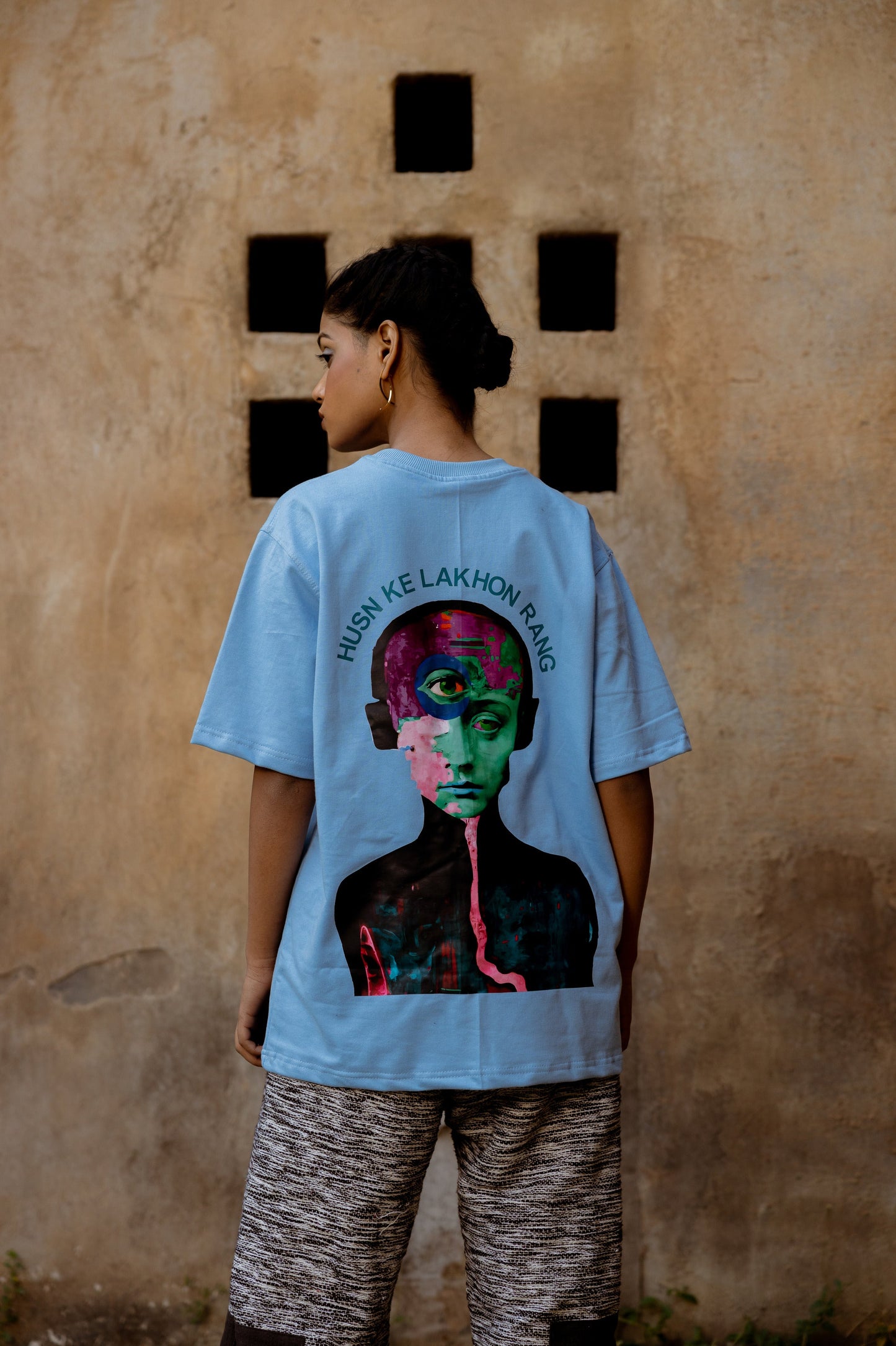 HUSN KE LAKHON RANG - Tshirt