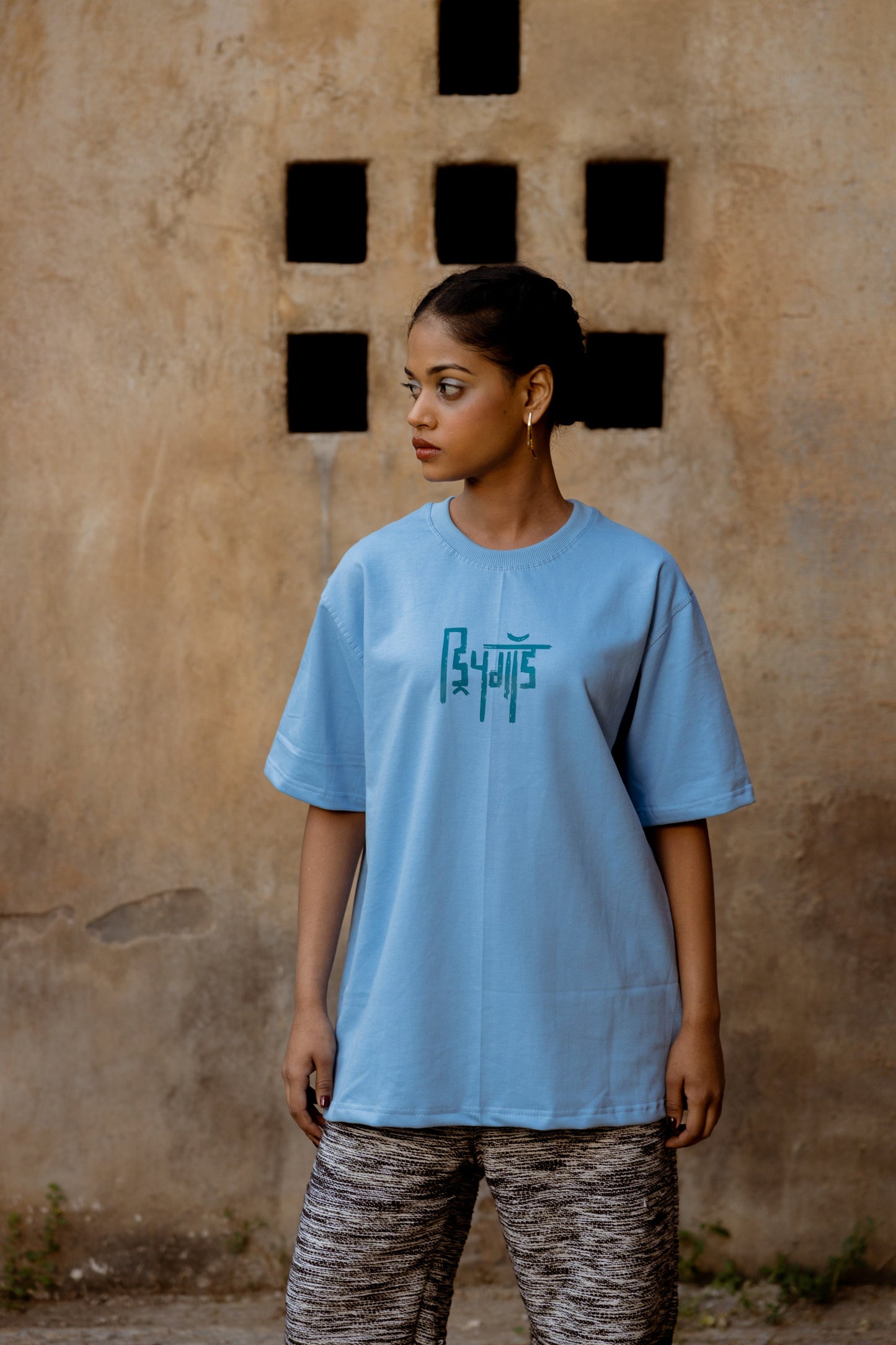 HUSN KE LAKHON RANG - Tshirt